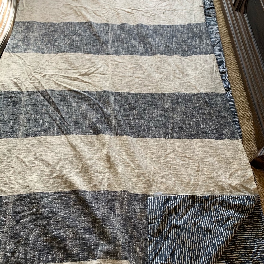 Bedding - Picture 3 of 3